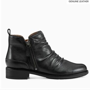 Earth Black Leather Nadya Ruched Booties 7.5W